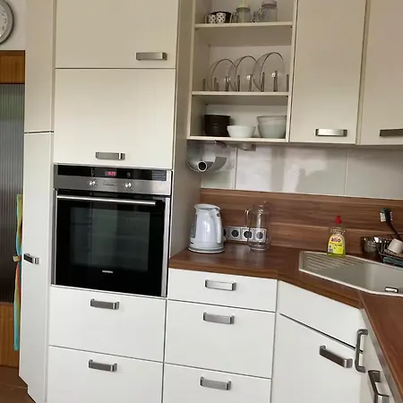 Spacious 3 Bedroom House In Norderstedt-hamburg * 诺德施泰特